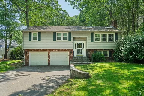 133 Russell Ln, Abington, MA 02351