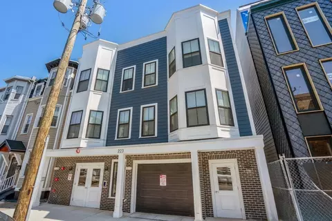 223 Saratoga St #203, Boston, MA 02128
