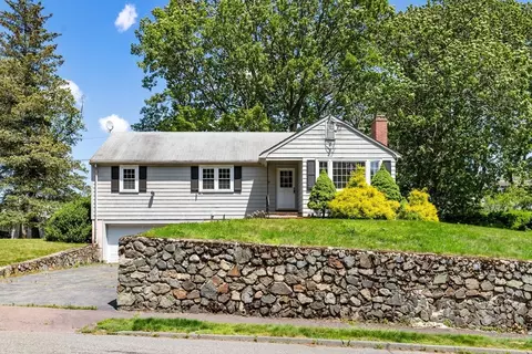 29 Gregory Rd, Wakefield, MA 01880 photo 3
