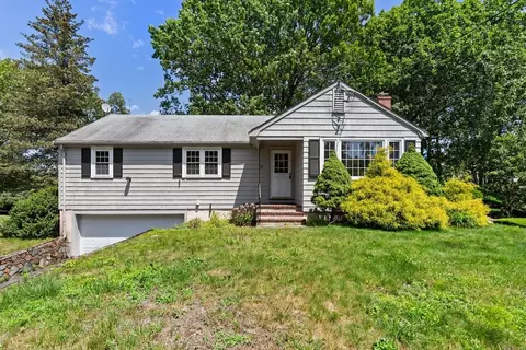 29 Gregory Rd, Wakefield, MA 01880 photo 2
