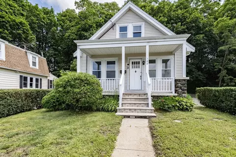 108 Arlington Rd, Woburn, MA 01801