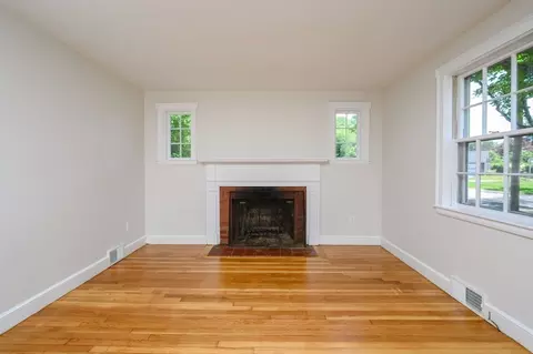 Living - 30 Huntley Rd, Hingham, MA 02043 photo 2 of 3