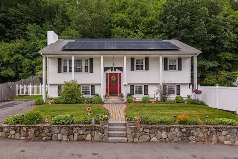 14 W Winkley St, Amesbury, MA 01913