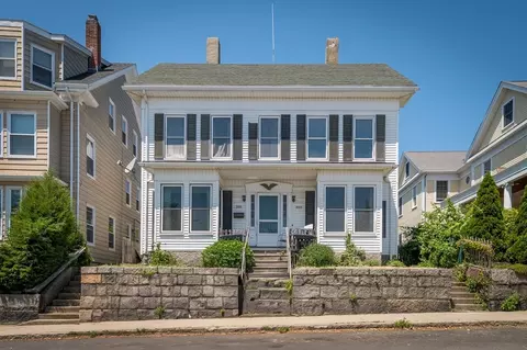 300-302 Main St, Gloucester, MA 01930 photo 3