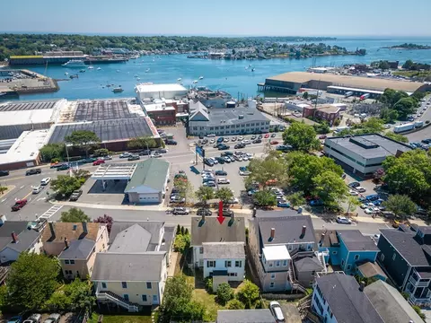 300-302 Main St, Gloucester, MA 01930 photo 2