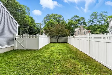 Exterior - 6 Flagg Dr, Framingham, MA 01702 photo 6 of 7