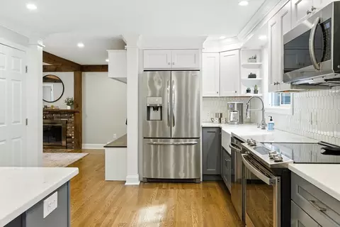 Kitchen - 6 Flagg Dr, Framingham, MA 01702 photo 2 of 5