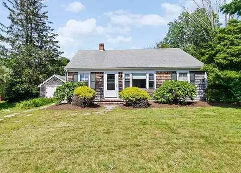32 Plymouth St, Middleboro, MA 02346