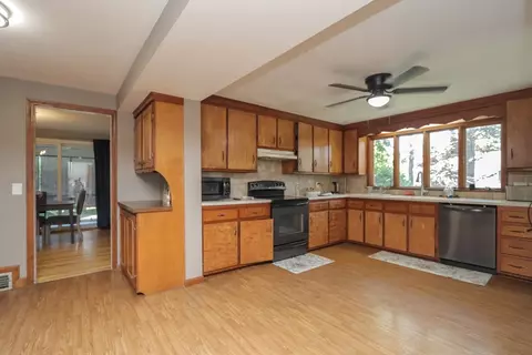 75 Bennington St, Springfield, MA 01108 photo 6