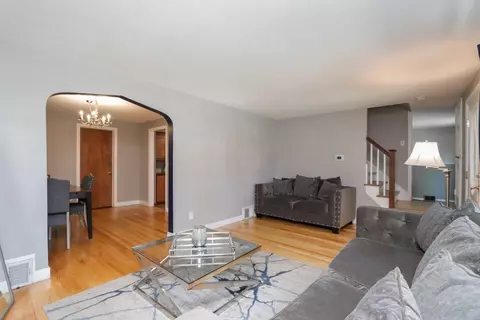 75 Bennington St, Springfield, MA 01108 photo 11