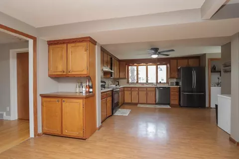 75 Bennington St, Springfield, MA 01108 photo 3