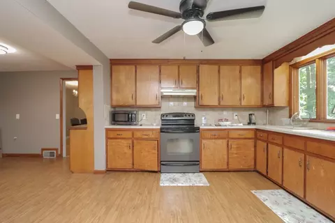 75 Bennington St, Springfield, MA 01108 photo 4