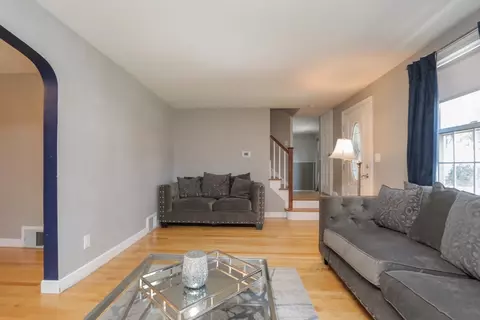75 Bennington St, Springfield, MA 01108 photo 9
