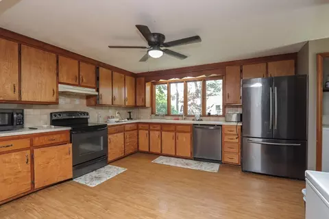 75 Bennington St, Springfield, MA 01108 photo 2