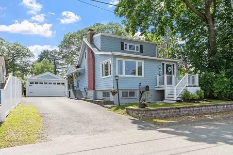9 Crescent Ave, Lynnfield, MA 01940