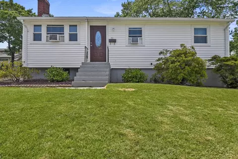 11 Hill Rd, Holbrook, MA 02343