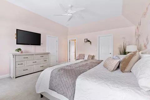 Bedroom - 20 Hillside Dr, Georgetown, MA 01833 photo 2 of 6