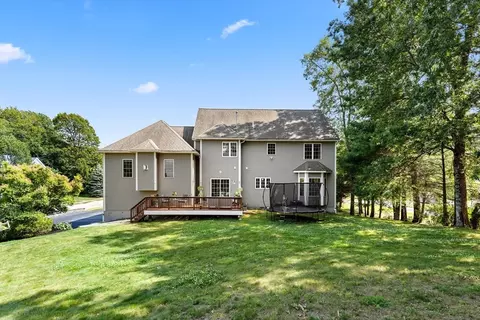 Exterior - 20 Hillside Dr, Georgetown, MA 01833 photo 6 of 7