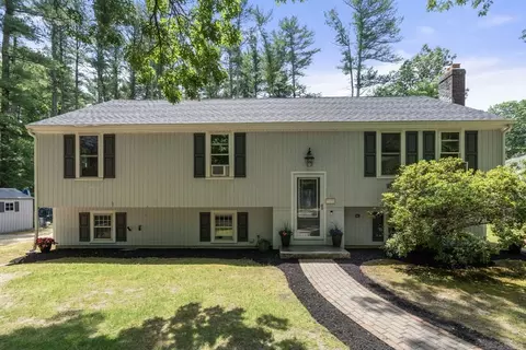 424 Summer St, Duxbury, MA 02332