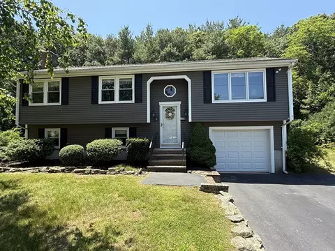 69 Hickory Dr, Raynham, MA 02767