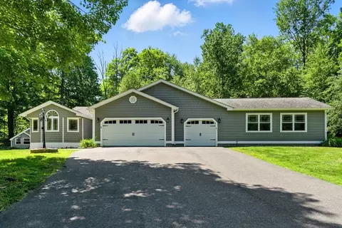 8 Sizer Dr, Wales, MA 01081