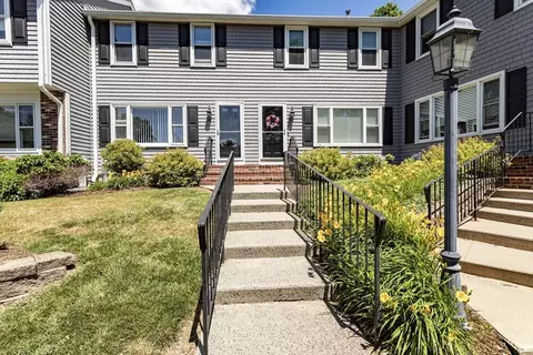 40 Sharron Dr #40, Easton, MA 02375
