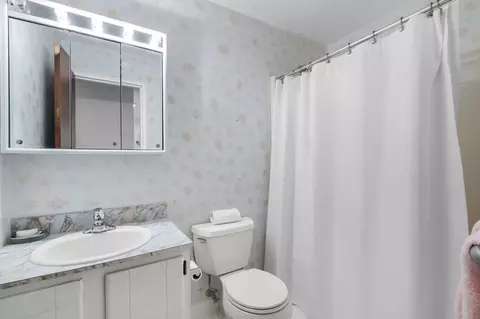 Bath - 147 Sylvan St #18A, Danvers, MA 01923 photo 1 of 3