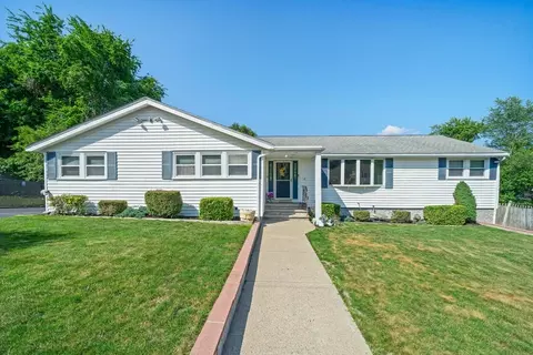 48 Hollis St, Randolph, MA 02368