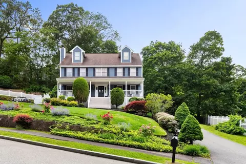 5 Memory Ln, Wakefield, MA 01880