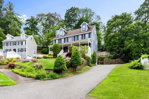 5 Memory Ln, Wakefield, MA 01880 photo 2