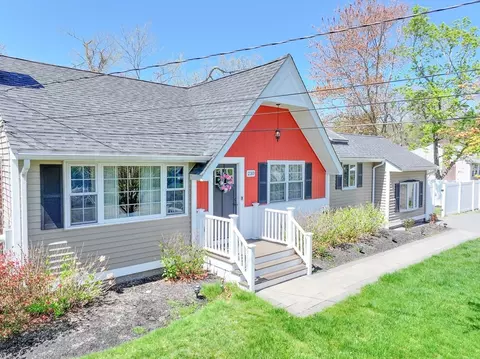 230 Turnpike St, Stoughton, MA 02072