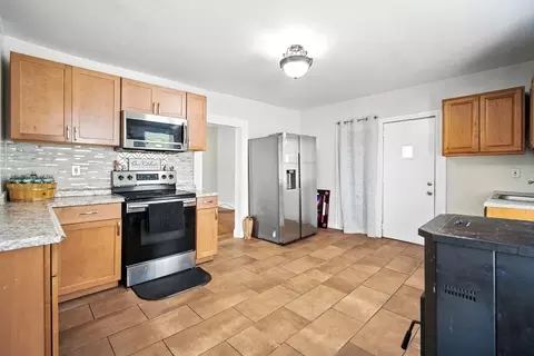 18 Olive St, Springfield, MA 01109 photo 9