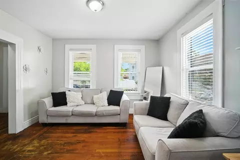 18 Olive St, Springfield, MA 01109 photo 5