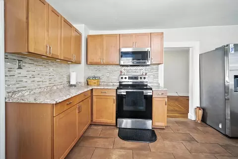 18 Olive St, Springfield, MA 01109 photo 13