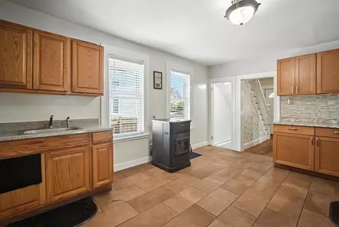 18 Olive St, Springfield, MA 01109 photo 11