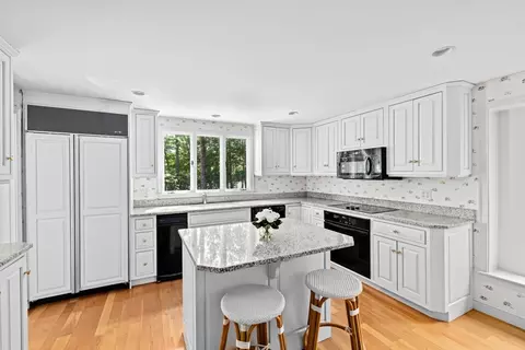 16 Fulling Mill Ln, Hingham, MA 02043 photo 2