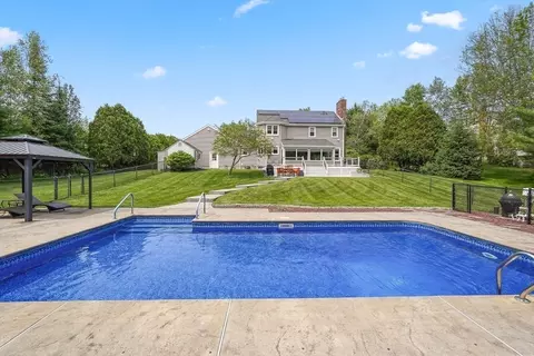 16 Blueberry Way, Webster, MA 01570