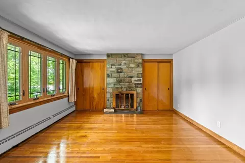 16 Sheldon Ave, Easthampton, MA 01027 photo 5