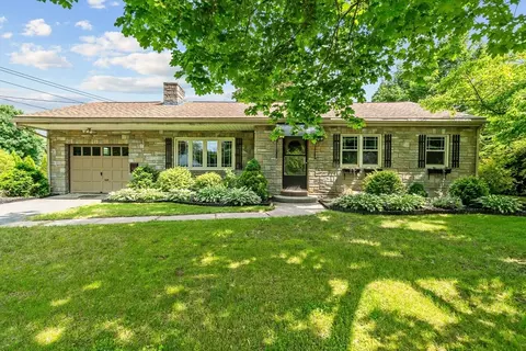 16 Sheldon Ave, Easthampton, MA 01027 photo 2