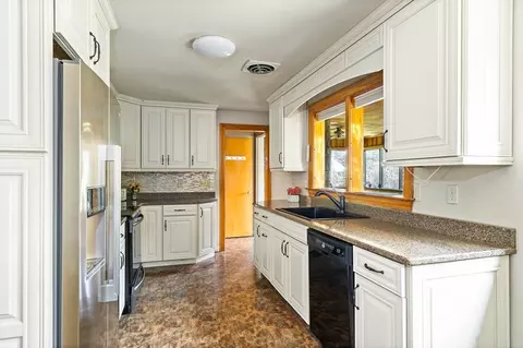 16 Sheldon Ave, Easthampton, MA 01027 photo 12