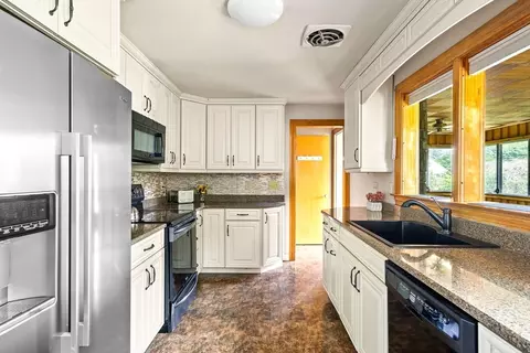 16 Sheldon Ave, Easthampton, MA 01027 photo 13