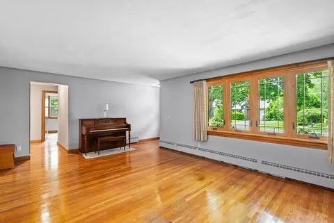 16 Sheldon Ave, Easthampton, MA 01027 photo 6