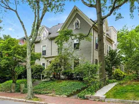 338 Harvard St #1, Cambridge, MA 02139