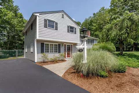 8 Walnut St, Foxboro, MA 02035