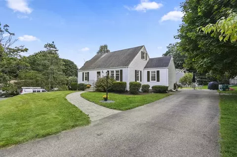 8 Upland Rd, Boylston, MA 01505