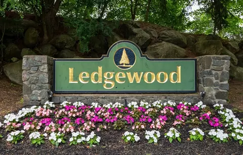 3 Ledgewood Way #20, Peabody, MA 01960