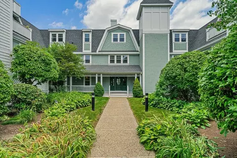 37 Hastings St #207, Boston, MA 02132