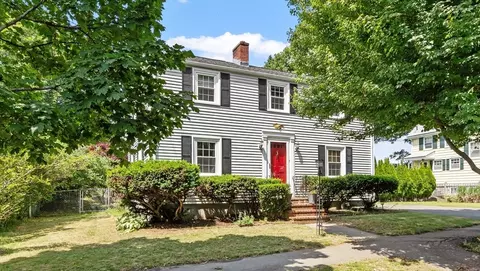 15 Maple St, Salem, MA 01970