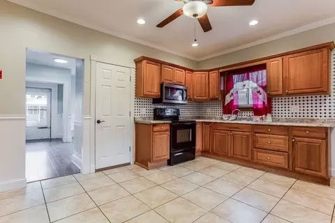 67 Alexander St, Springfield, MA 01107 photo 4