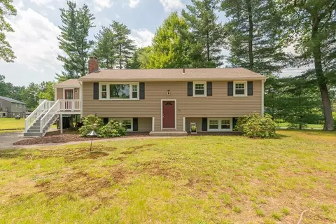 12 Pine St, Pepperell, MA 01463